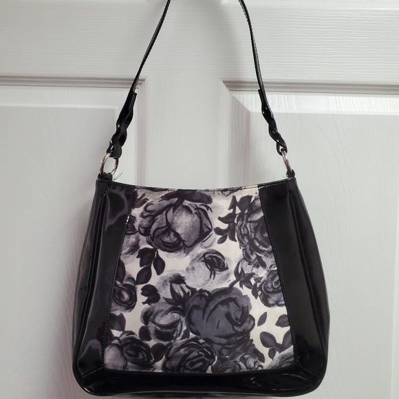 Vintage Liz Caliborne black and white flowered purse with magnetic closure - Picture 3 of 12